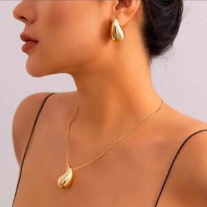 Golden Teardrop Pendant & Earrings Set