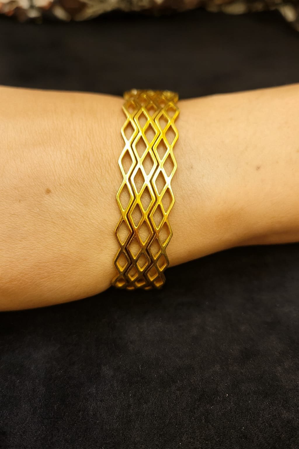 Elegant Gold-Tone Mesh kada