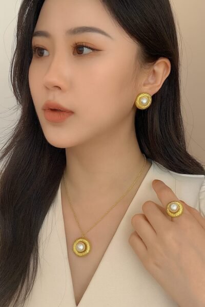 Elegant Gold-Tone Pearl Combo Set