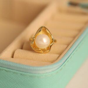 Golden Bloom Pearl Ring